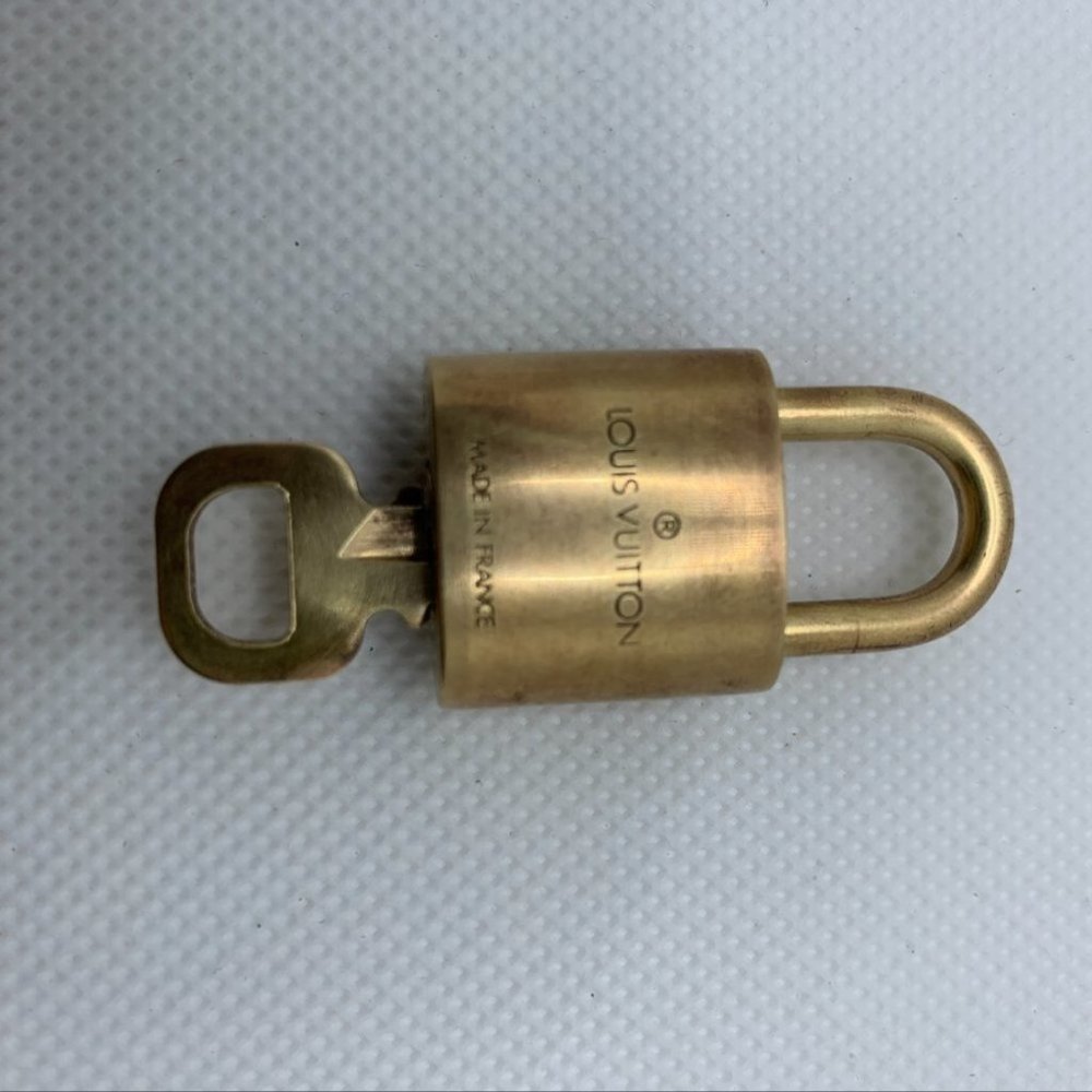 Authentic Louis Vuitton Lock and Key Set # 305 - Picture 5 of 7